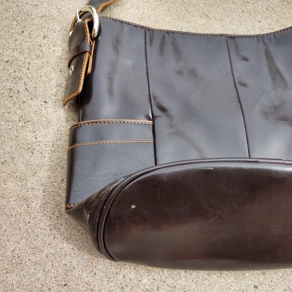 XOXO BROWN PATENT LEATHER BUCKET STYLE SHOULDER BAG SIDE POCKETS - Picture 4 of 6